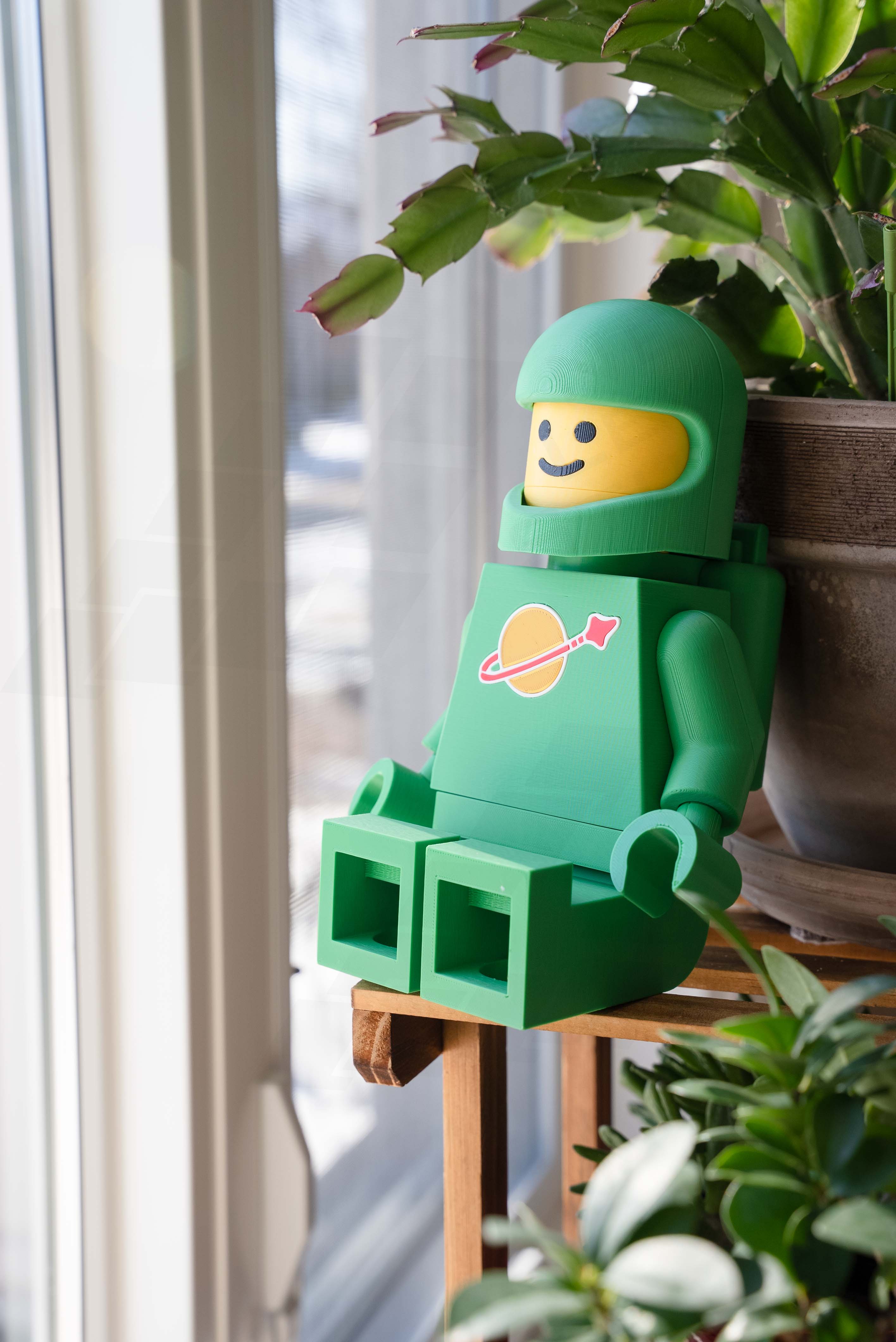 Spaceman Giant Minifigure (16") – Classic & Benny Edition! 3D STL Model