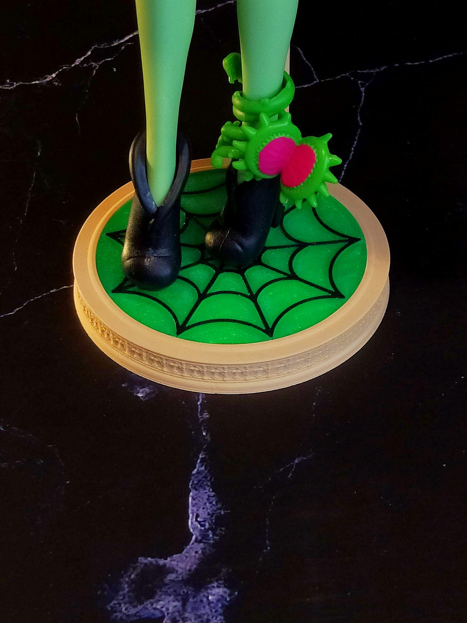 Spider Doll Stand for 1/6 Scale Dolls (11–12”) | Gothic Display Stand with Interchangeable Disc 3D STL Model — view 6